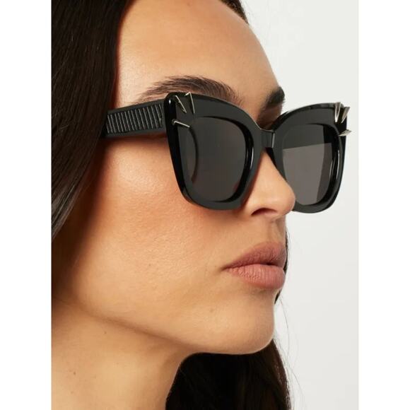 New DIFF Eyewear SDFPNTH 9P7X Black Cat-Eye Sunglasses with Stud Accents